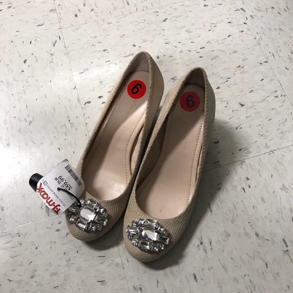 BCBG beige wedges - Picture 6 of 6